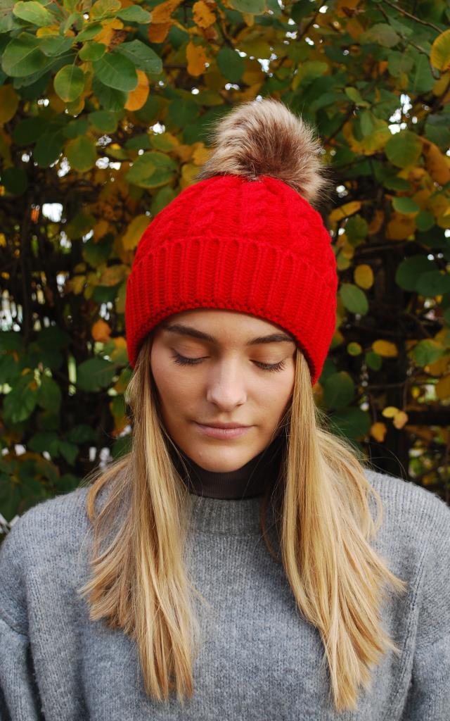 Copy of Cable knit faux fur pom pom hat Red